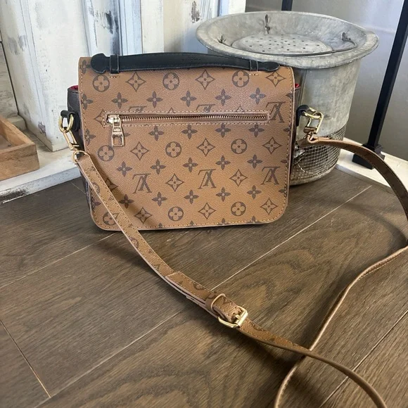 LV - Crossbody Bag - Picture 3 of 7